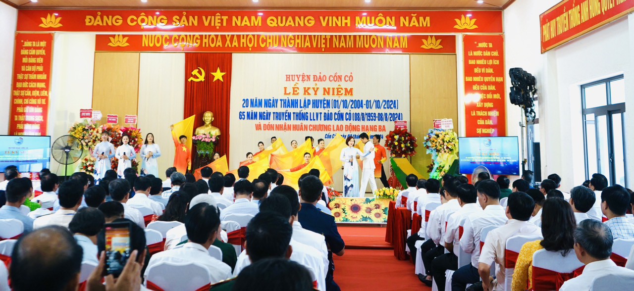 Đông đảo đại biểu dự Lễ kỷ niệm - Ảnh: C.N